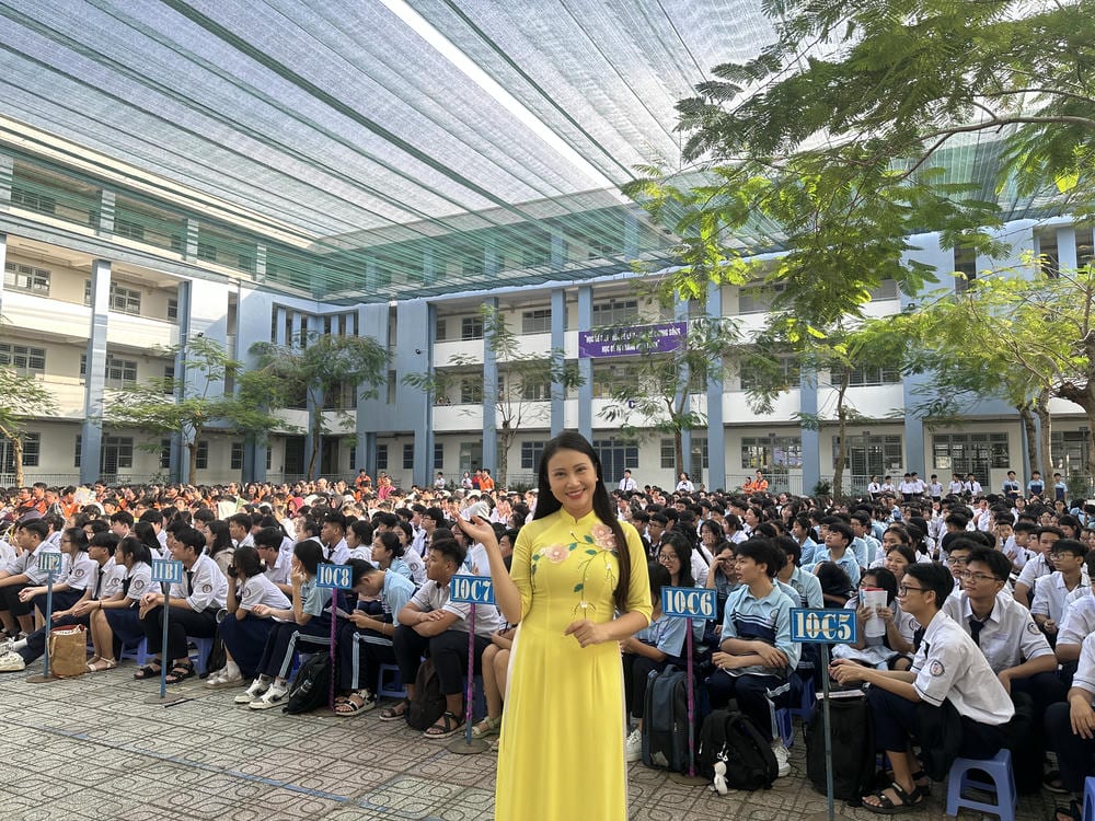 Chương trình biểu diễn nghệ thuật tại trường THPT Phong Phú