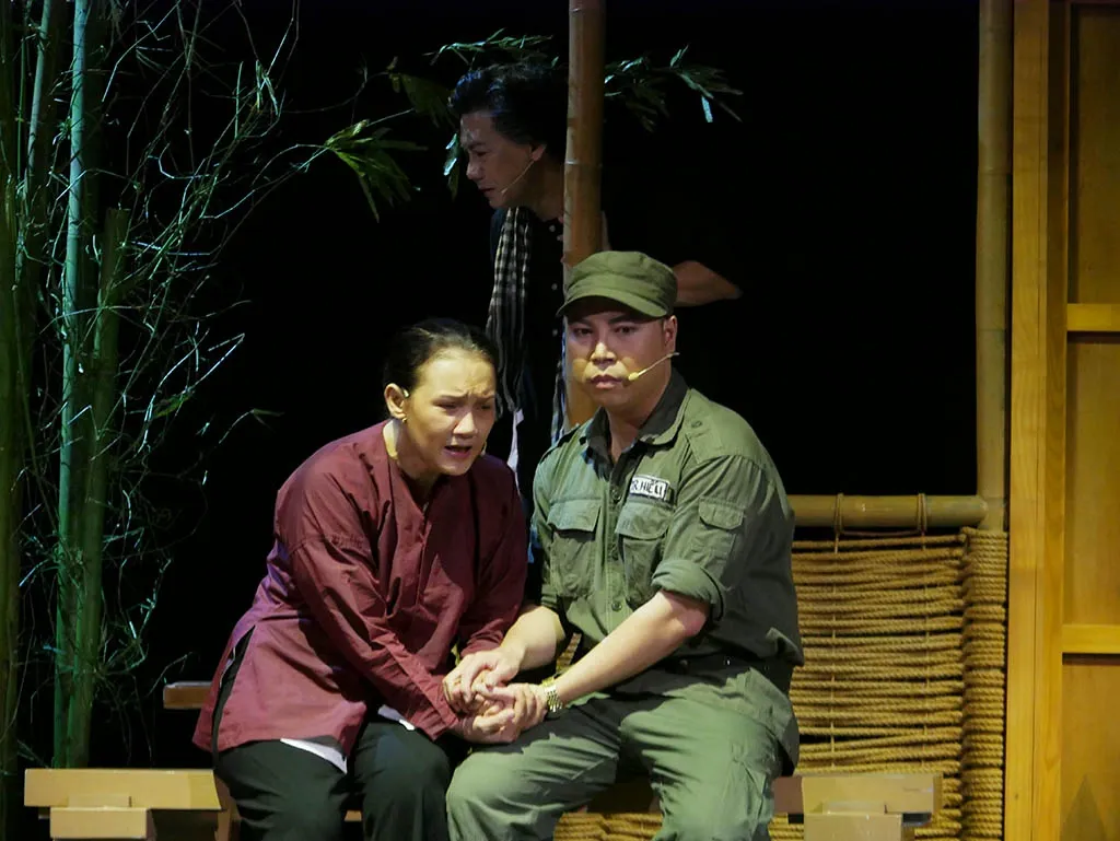 'Thanh gươm và bà mẹ' - lằn ranh nghiệt ngã của chiến tranh