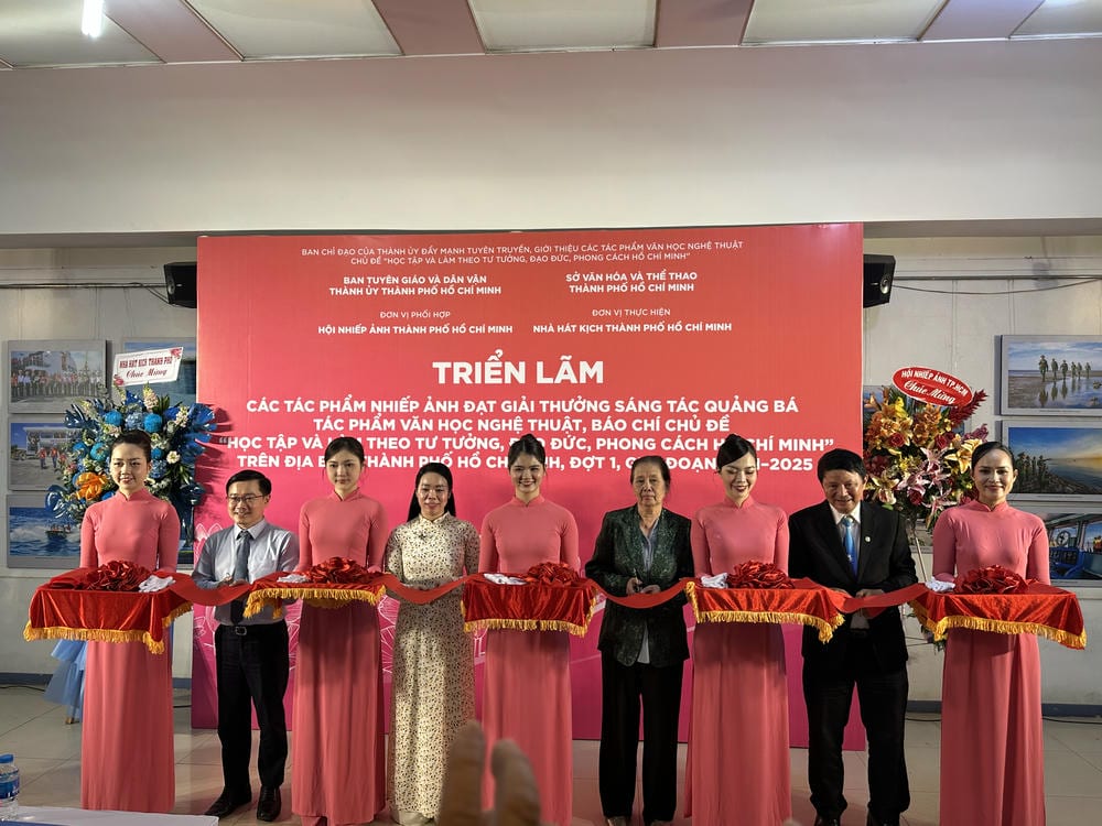 Chương trình nghệ thuật Triễn lãm các tác phẩm nhiếp ảnh đạt giải thưởng
