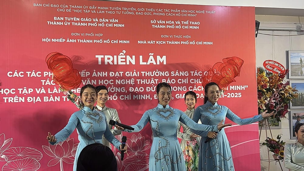Chương trình nghệ thuật Triễn lãm các tác phẩm nhiếp ảnh đạt giải thưởng