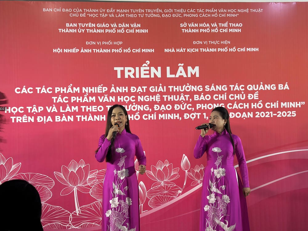 Chương trình nghệ thuật Triễn lãm các tác phẩm nhiếp ảnh đạt giải thưởng