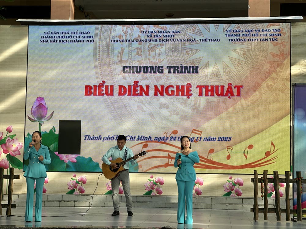 CT biểu diễn nghệ thuật tại trường THPT Tân Túc