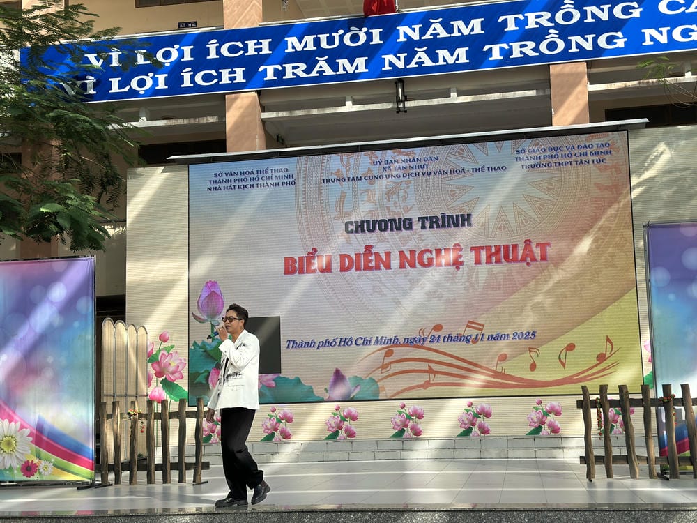 CT biểu diễn nghệ thuật tại trường THPT Tân Túc