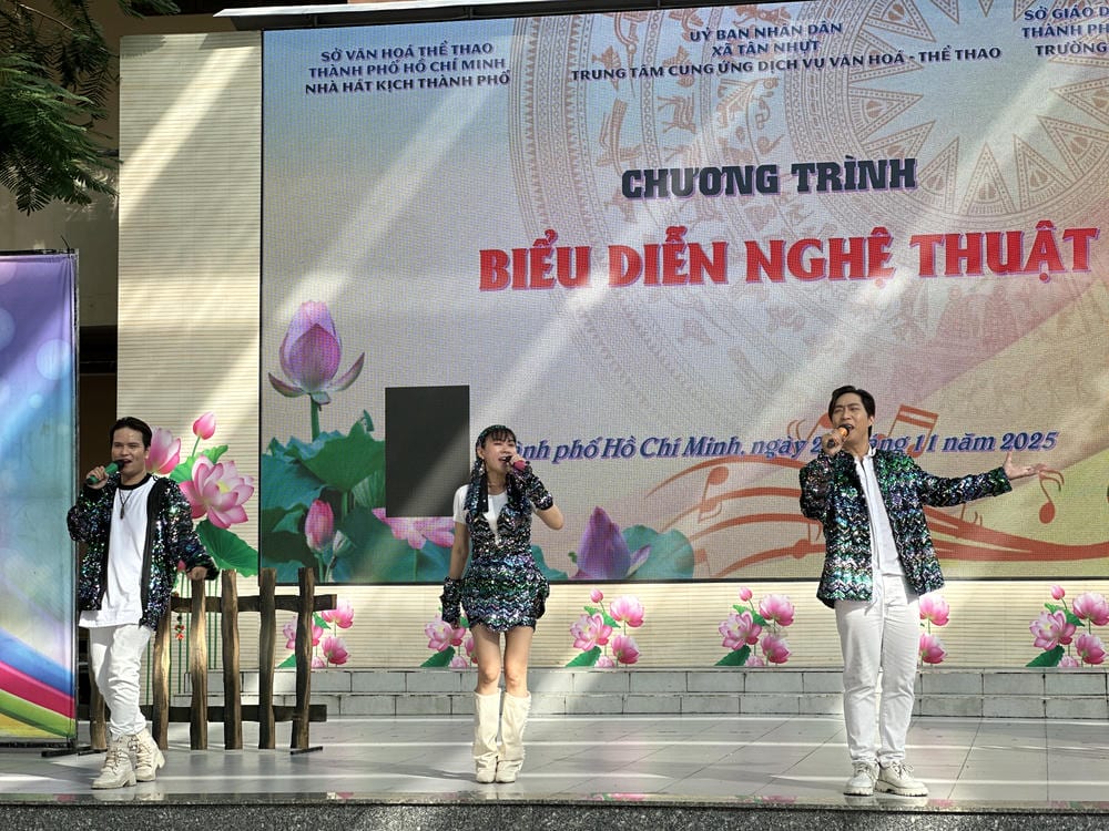 CT biểu diễn nghệ thuật tại trường THPT Tân Túc