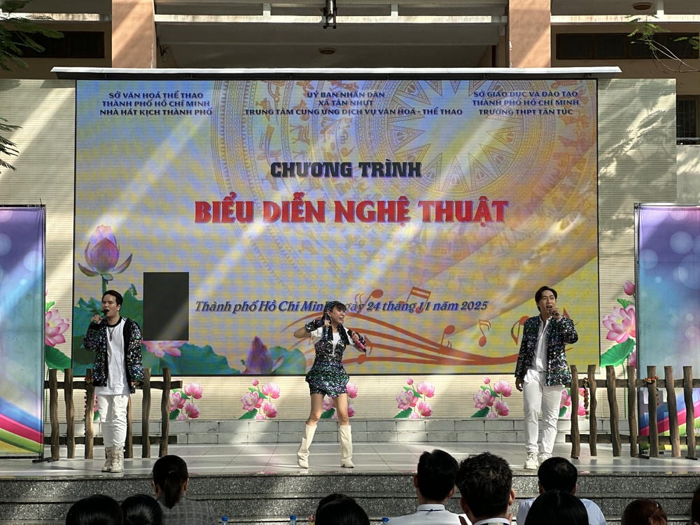 CT biểu diễn nghệ thuật tại trường THPT Tân Túc