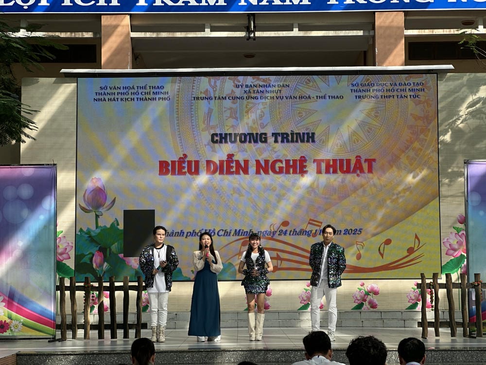 CT biểu diễn nghệ thuật tại trường THPT Tân Túc