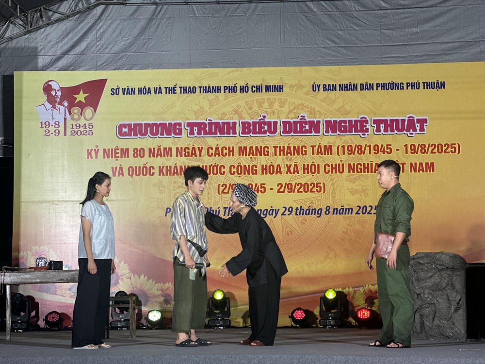CT Kỷ niệm 80 năm Ngày cách mạng tháng 8 và Quốc khánh nước Công hòa xã hội chủ nghĩa Việt Nam tại phường Phú An
