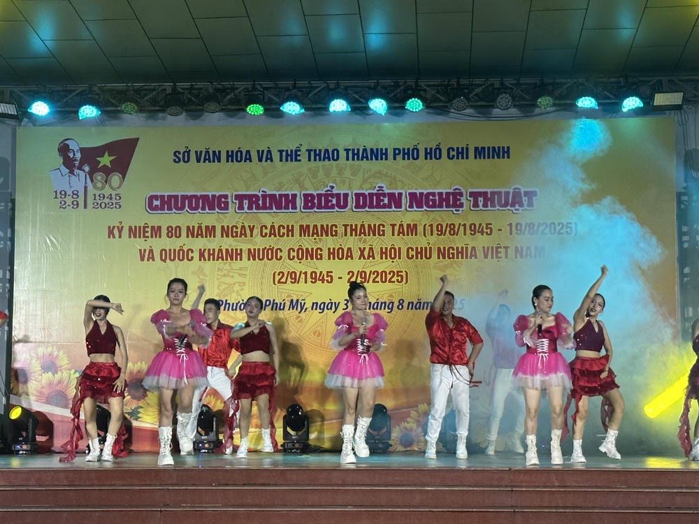 Tổ chức chương trình nghệ thuật kỷ niệm 80 năm Ngày Cách mạng Tháng Tám và Quốc khánh tại phường Phú Mỹ