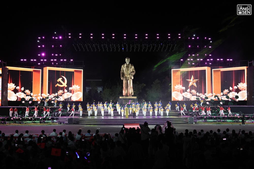 Khai mạc Lễ Hội Làng Sen 2026