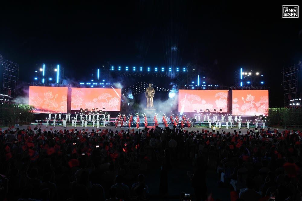 Khai mạc Lễ Hội Làng Sen 2026