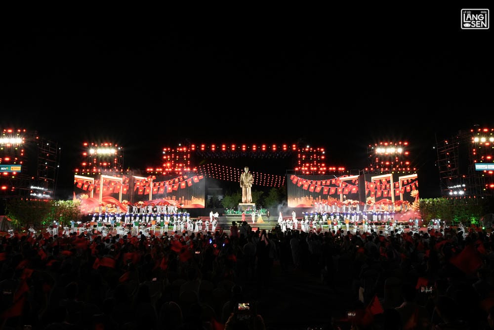 Khai mạc Lễ Hội Làng Sen 2026